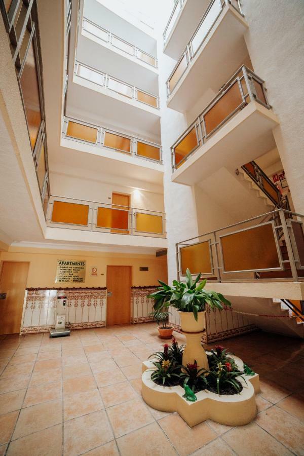 Apartamentos Palm Court Benidorm Kültér fotó